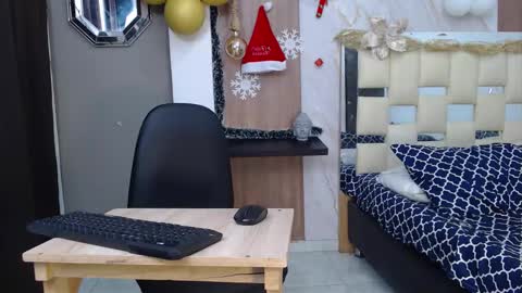 moon_and_fire_ online show from November 18, 3:23 am