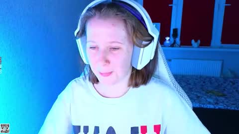 Lola online show from October 29, 4:42 pm