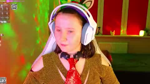 Lola online show from December 15, 5:06 pm