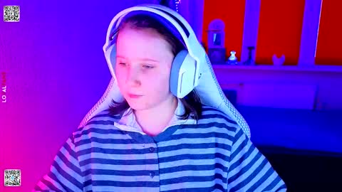 Snapshot of moon_avengers chatting on January 14, 1:50 pm Lola online show from January 14, 1:50 pm