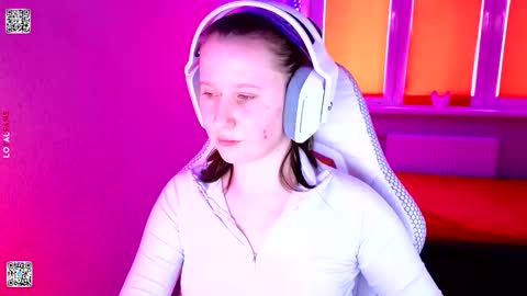 Snapshot of moon_avengers chatting on February 5, 8:19 am Lola online show from February 5, 8:19 am