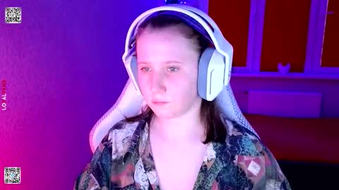 Snapshot of moon_avengers chatting on March 10, 3:06 pm Lola online show from March 10, 3:06 pm