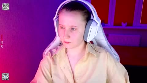 Snapshot of moon_avengers chatting on March 16, 2:43 pm Lola online show from March 16, 2:43 pm