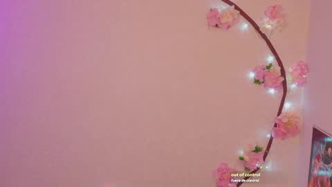 Snapshot of moon_eyess chatting on April 28, 1:37 am Im a independent model Welcome online show from April 28, 1:37 am