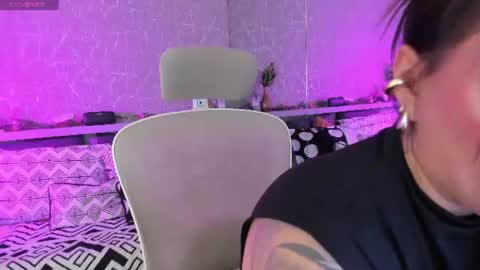 Snapshot of moon_lightt9 chatting on June 11, 2:53 am Sarah online show from June 11, 2:53 am