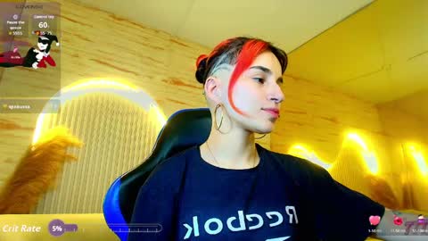 Snapshot of moon_red_r chatting on May 22, 12:44 pm Moon online show from May 22, 12:44 pm