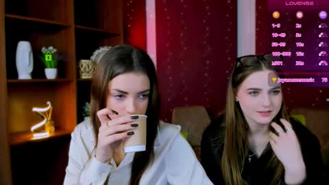 Snapshot of moon_shine25 chatting on November 5, 10:26 am moon-shine25 online show from November 5, 10:26 am