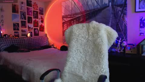 Snapshot of moon_sugar_ chatting on March 4, 1:17 pm Keira online show from March 4, 1:17 pm