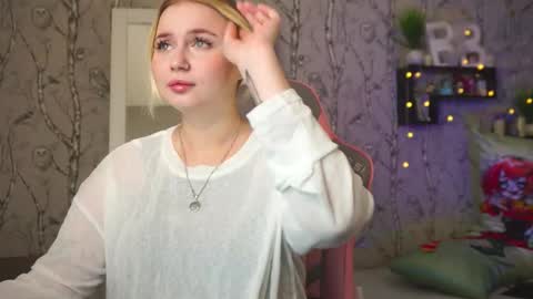 Emilia online show from March 3, 9:15 am