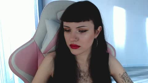 Snapshot of moon_velvet chatting on April 20, 2:09 pm sophie online show from April 20, 2:09 pm