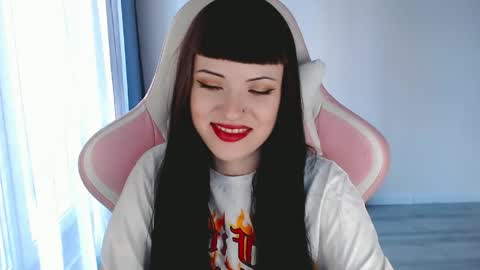 Snapshot of moon_velvet chatting on April 21, 3:17 pm sophie online show from April 21, 3:17 pm