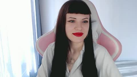 Snapshot of moon_velvet chatting on April 22, 2:40 pm sophie online show from April 22, 2:40 pm