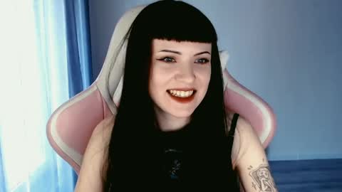 Snapshot of moon_velvet chatting on April 29, 4:11 pm sophie online show from April 29, 4:11 pm