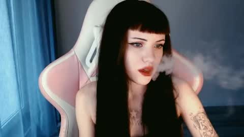 Snapshot of moon_velvet chatting on May 4, 4:36 pm sophie online show from May 4, 4:36 pm
