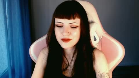 Snapshot of moon_velvet chatting on May 6, 5:29 pm sophie online show from May 6, 5:29 pm