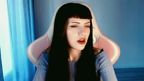 Snapshot of moon_velvet chatting on May 8, 4:56 pm sophie online show from May 8, 4:56 pm