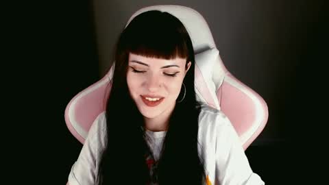 Snapshot of moon_velvet chatting on May 11, 11:35 pm sophie online show from May 11, 11:35 pm