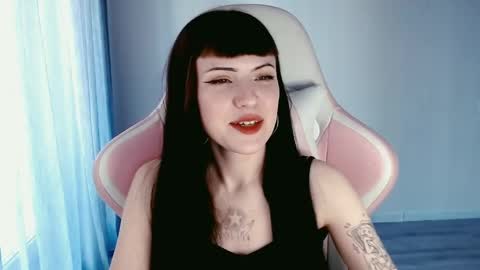Snapshot of moon_velvet chatting on May 16, 3:44 pm sophie online show from May 16, 3:44 pm