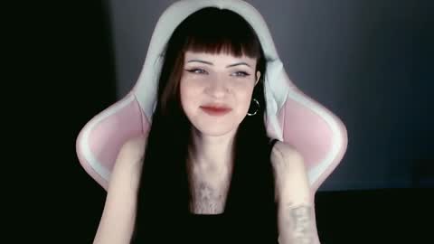 Snapshot of moon_velvet chatting on May 23, 9:08 pm sophie online show from May 23, 9:08 pm