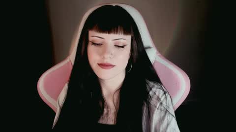 Snapshot of moon_velvet chatting on May 25, 10:16 pm sophie online show from May 25, 10:16 pm