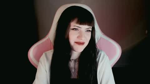 Snapshot of moon_velvet chatting on May 28, 8:28 pm sophie online show from May 28, 8:28 pm