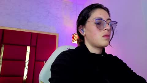 Snapshot of moon_winy chatting on May 6, 11:15 am Winy online show from May 6, 11:15 am