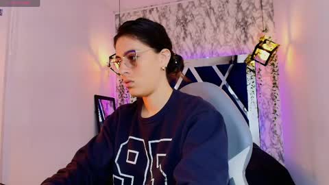 Snapshot of moon_winy chatting on May 10, 2:11 pm Winy online show from May 10, 2:11 pm