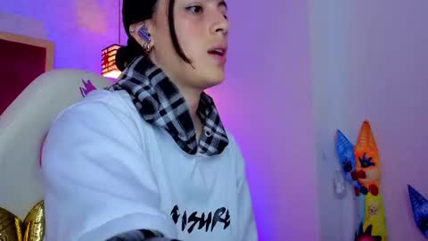 Snapshot of moon_winy chatting on May 28, 10:45 am Winy online show from May 28, 10:45 am
