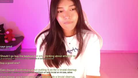 Snapshot of moonbella_bell chatting on May 12, 8:50 pm bell online show from May 12, 8:50 pm