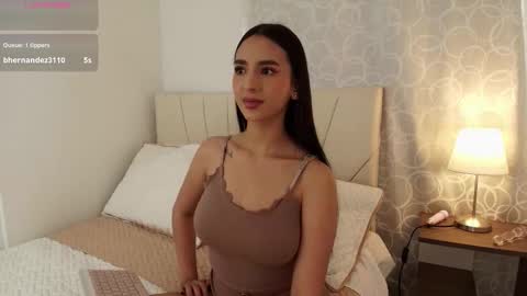 moonbrunettee online show from February 2, 8:40 pm