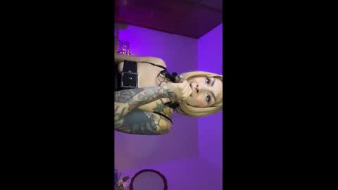Snapshot of mooncinna chatting on March 1, 6:21 pm Cinna online show from March 1, 6:21 pm