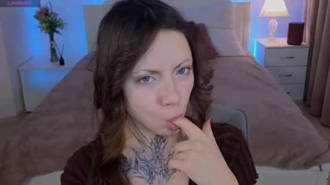 Snapshot of moonhaze_ chatting on February 2, 10:25 am Erica online show from February 2, 10:25 am