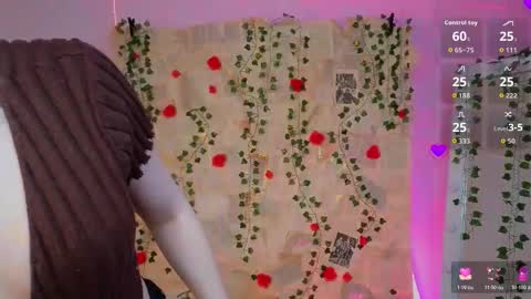 Snapshot of moonhaze_ chatting on February 15, 10:36 am Erica online show from February 15, 10:36 am