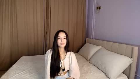 Mia online show from November 20, 12:49 pm