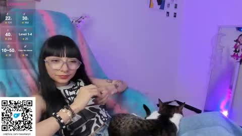 MOON  online show from October 3, 1:13 am