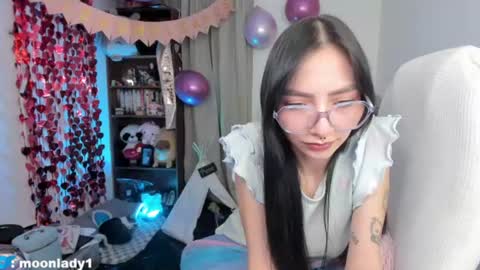 Snapshot of moonlady_ chatting on June 21, 2:58 am MOON online show from June 21, 2:58 am