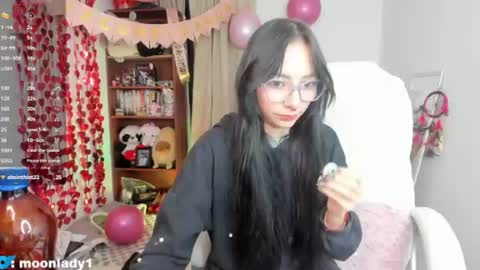 Snapshot of moonlady_ chatting on June 27, 3:22 am MOON online show from June 27, 3:22 am