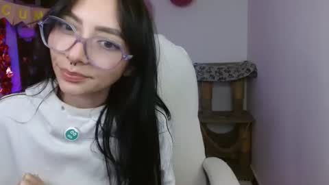 Snapshot of moonlady_ chatting on July 1, 3:52 am MOON online show from July 1, 3:52 am