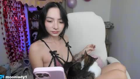 Snapshot of moonlady_ chatting on July 2, 3:17 am MOON online show from July 2, 3:17 am