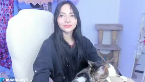 Snapshot of moonlady_ chatting on July 18, 1:21 am MOON online show from July 18, 1:21 am