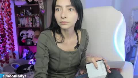 Snapshot of moonlady_ chatting on July 22, 10:01 pm MOON online show from July 22, 10:01 pm