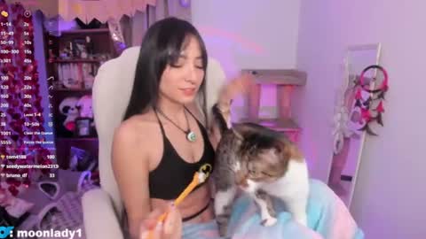 Snapshot of moonlady_ chatting on July 31, 2:44 am MOON online show from July 31, 2:44 am