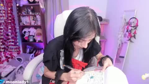 Snapshot of moonlady_ chatting on August 1, 2:00 am MOON online show from August 1, 2:00 am