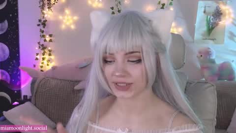 Snapshot of moonlight_mia chatting on February 19, 5:16 pm Mia online show from February 19, 5:16 pm