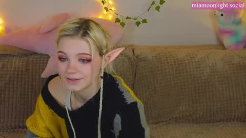 Snapshot of moonlight_mia chatting on March 12, 4:24 pm Mia online show from March 12, 4:24 pm