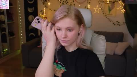 Snapshot of moonlight_mia chatting on March 25, 6:47 pm Mia online show from March 25, 6:47 pm