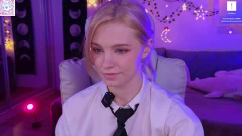 Snapshot of moonlight_mia chatting on April 4, 7:22 pm Mia online show from April 4, 7:22 pm