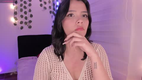 Snapshot of moonliight__ chatting on December 22, 5:01 am moonliight__ online show from December 22, 5:01 am