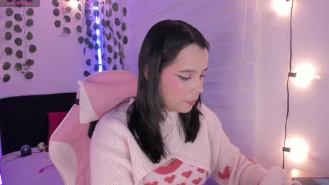 Snapshot of moonliight__ chatting on January 4, 12:05 am moonliight__ online show from January 4, 12:05 am