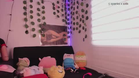 Snapshot of moonliight__ chatting on October 1, 9:10 pm moonliight__ online show from October 1, 9:10 pm
